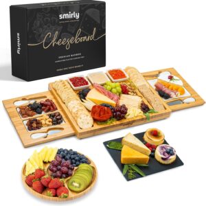 Smirly cheese board and knife set